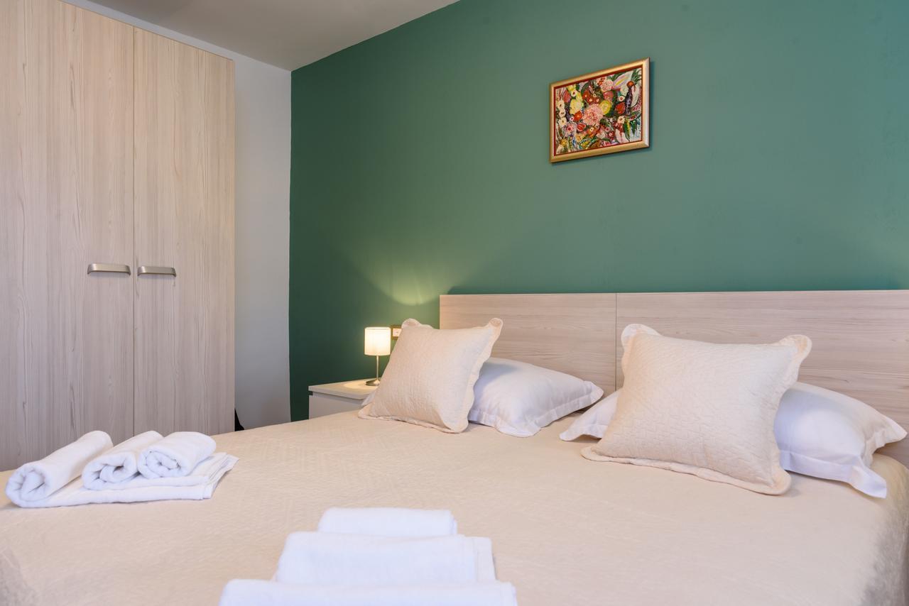 Apartmani Marko I Ana Marina Exterior photo