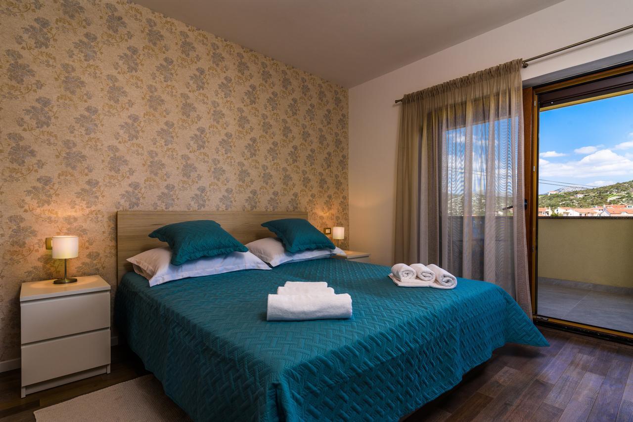 Apartmani Marko I Ana Marina Exterior photo