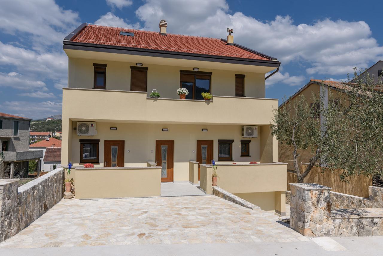 Apartmani Marko I Ana Marina Exterior photo