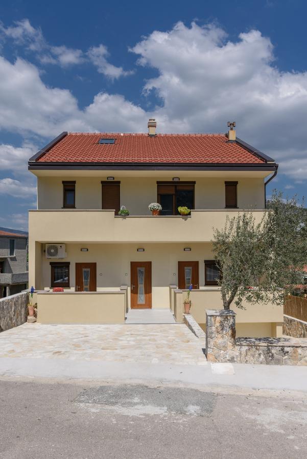 Apartmani Marko I Ana Marina Exterior photo